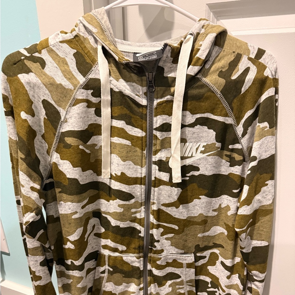 Nike women’s vintage camo print lightweight full zip organic cotton hoodie small